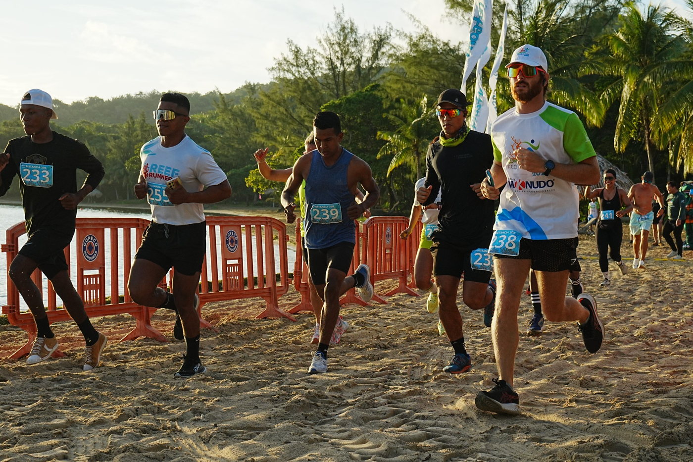 Official kit and runners at the Acropora Eco Trail Run in Roatán