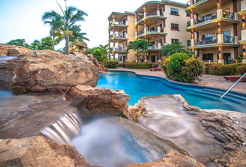 Clarion Suites Roatan at Pineapple Villas - exterior and pool