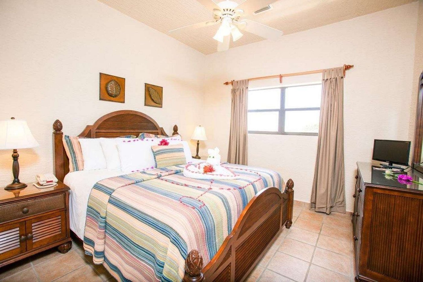 Suite at Clarion Suites Roatan at Pineapple Villas